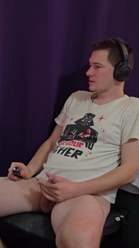Geile Amateur-solo-masturbation - Ich Konnte Nicht Widerstehen, Mein Eigenes Sperma Nach Dem Orgasmus Zu Probieren