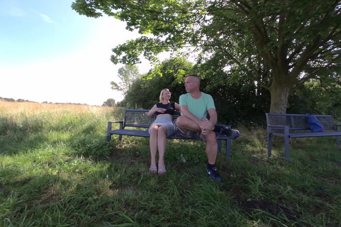 BlondeHexe VR: 饥渴的金发女郎被陌生人公开操！