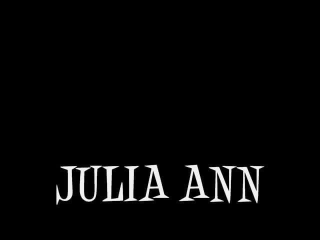 Julia Ann: Julia Ann Sexxxed upp!