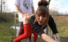 Anne Eden: Venkovní creampie během pandemie !!