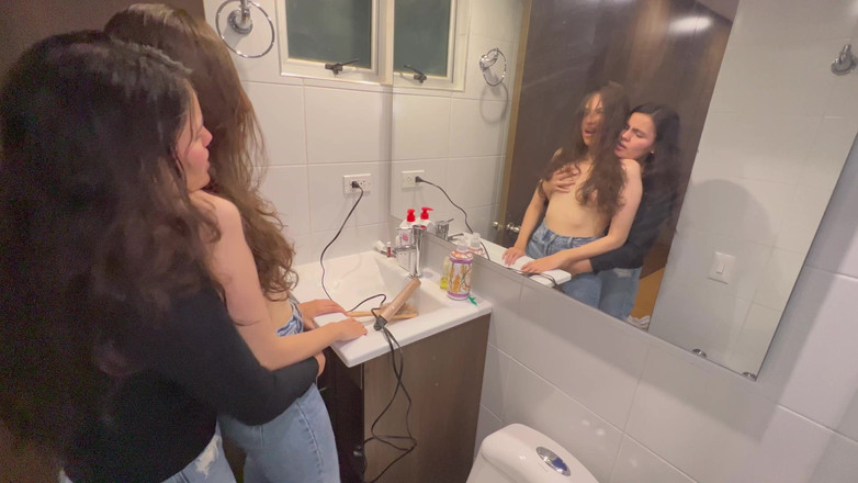 scarlettandc: Ma maquilleuse m’invite à faire des choses sexy