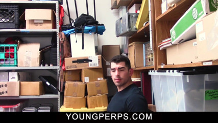 Young Perps: Хорошенькую вралку Jeremy Spreadums застукал за воровством полицейский