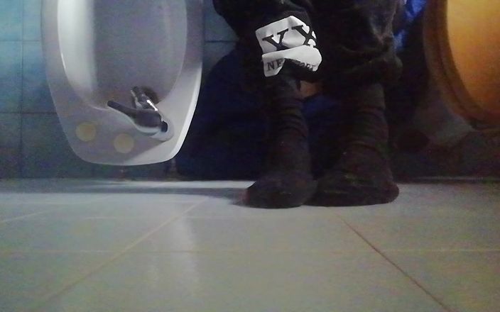 Culopeke: Il tipo le ha legato le gambe e apre il...