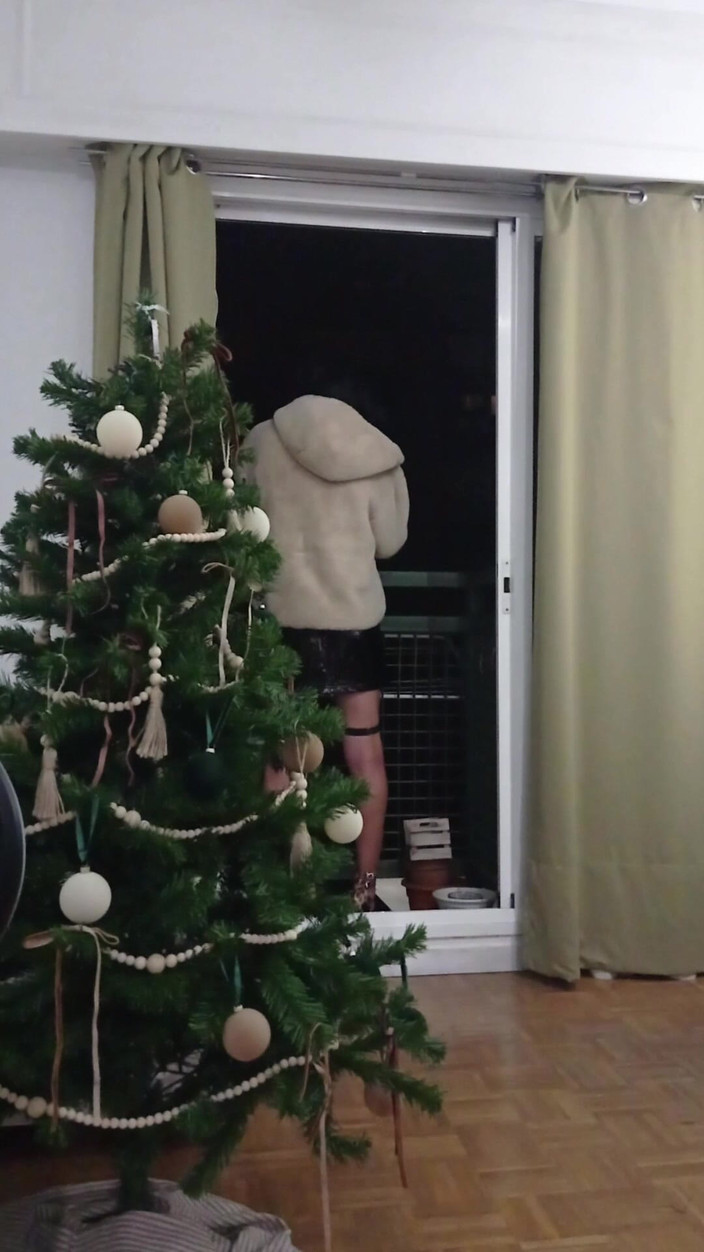 Penelopene27: Crossdresser Eksibisionis