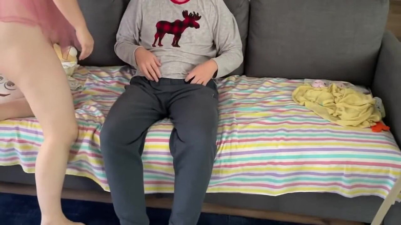 SquishMallow3328: Chiński striptizerka dokucza i ssie mojego penisa zanim zostaje zerżnięta...