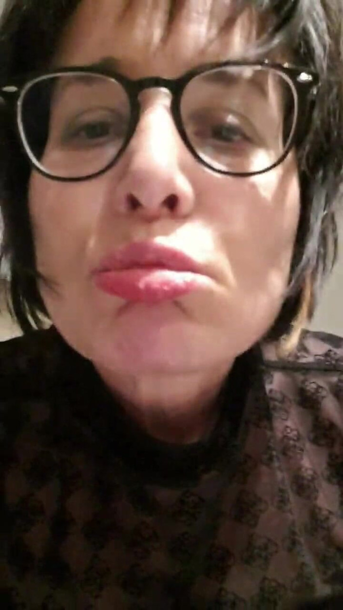 JulieEroticDress: シャワーでスカートレコード