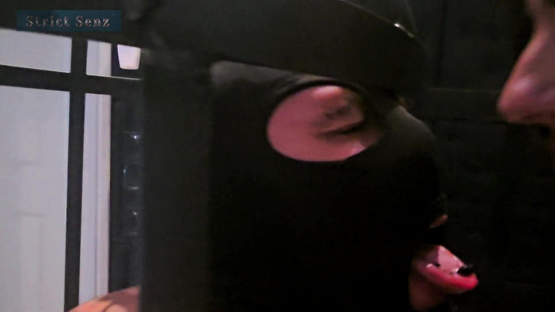 Strict Senz: Lady Zara Můj Lidský Popelník V Kleci Můj Lidský Nábytek...