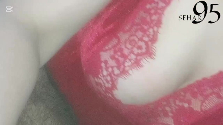 sehar95: Close up dengan lingerie merah