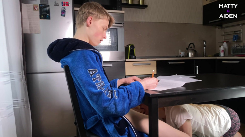 Matty And Aiden: kamsin samlaingik Matty ne kolej ke larke Aiden ko apne...