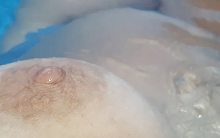 LizAngel: floating boobs