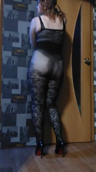 Nylon-Heels: Танцы в нейлоне