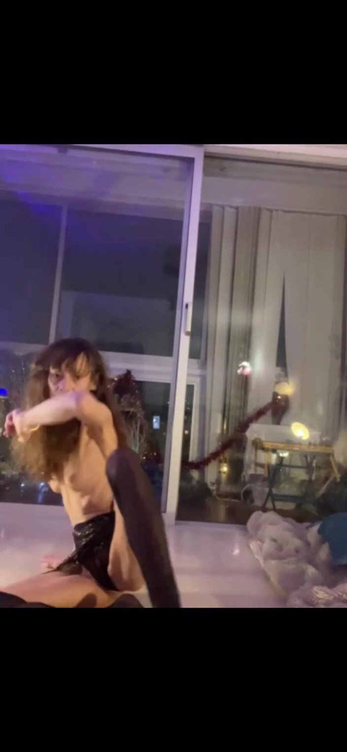 Chris hot studio: 크리스