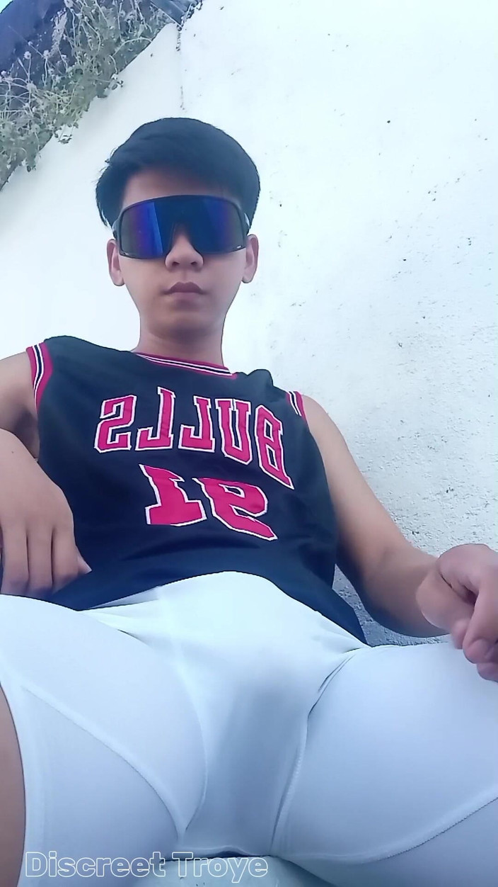 Troye_AsianPinoy: Pinoy se masturba de nuevo en la parte trasera de...