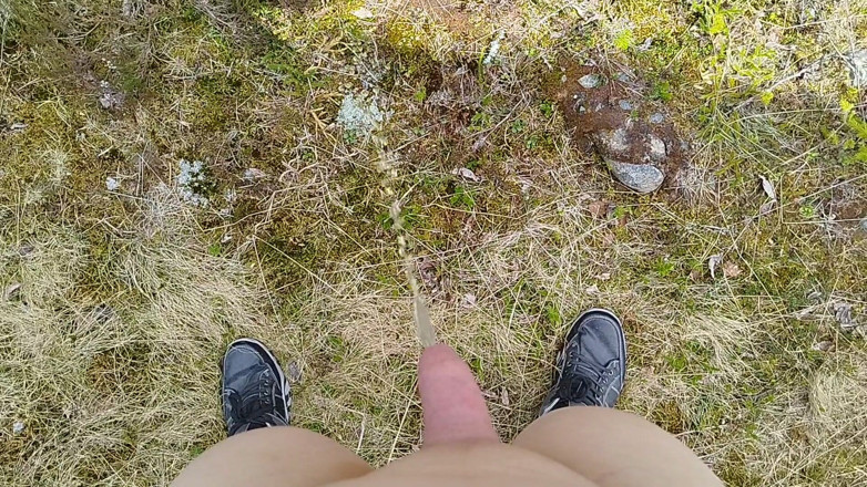 ShiroiHenjin: Pissen in die berge