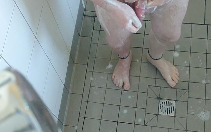 Carmen_Nylonjunge: Sprcha po holení