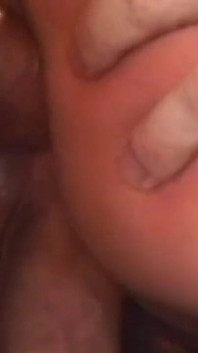Zboczona milf, która uwielbia seks i podwójną penetrację uwielbia ruchać się z dwoma kutasami
