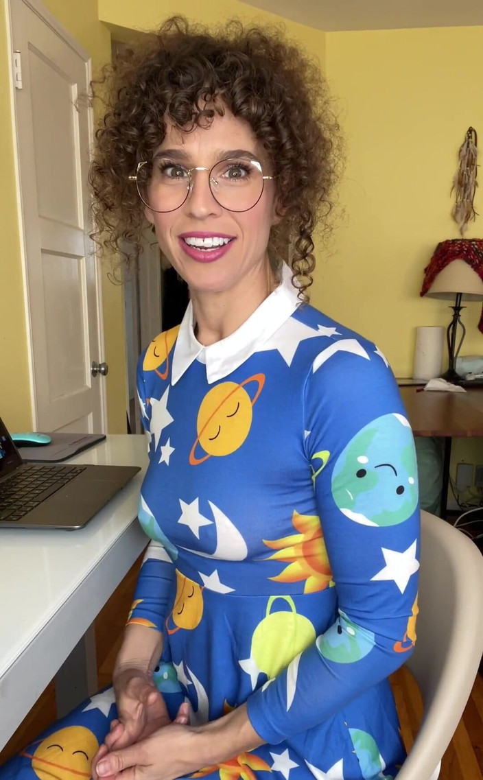 VibeWithMommy: JOI -stieftochter besucht stiefvater beim arbeitstag! Sie findet heraus, dass er...