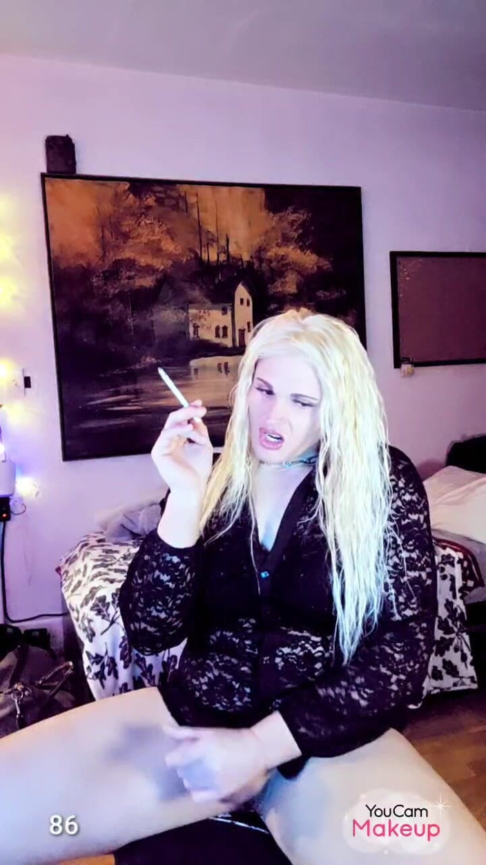 Darkfetish2k: Поглаживая и курящая Kylie Rey
