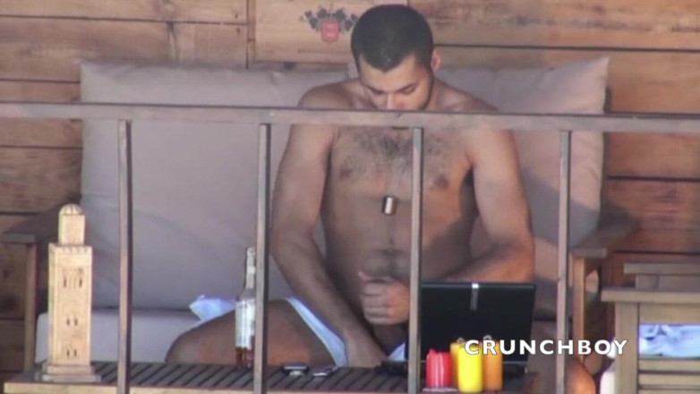 STRAIGHT BOY CURIOUS: Straigth Arab bear show his huge cokc in exhib outdoor