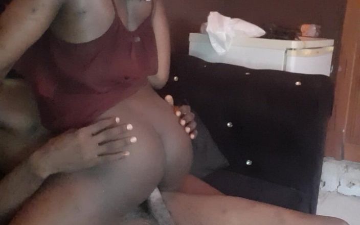 Blessbabygirl: Ele seduziu a entregador e a fodeu com tanta força