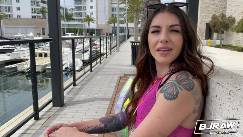 BJ Raw: Bjraw Brenna Mckenna é uma boa menina má