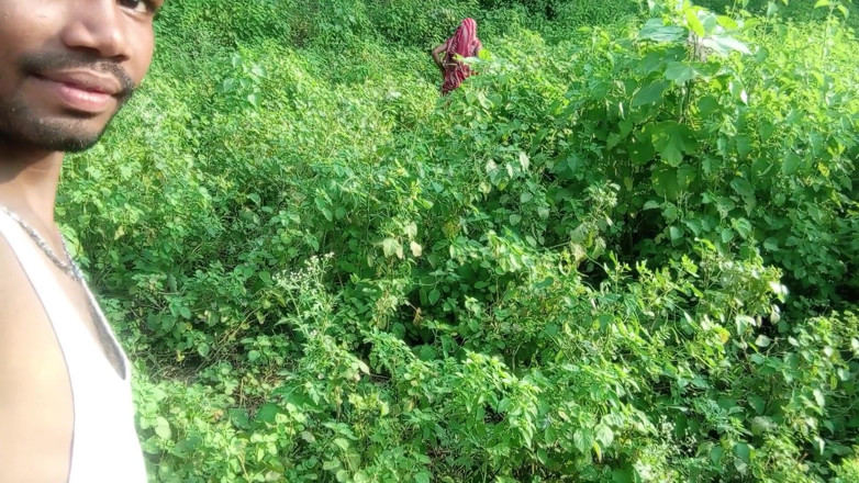 Premi pooja: Mia moglie stava andando nella foresta per prendere il bagno,...