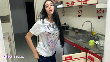 Sara films: Nadržený instalatér ukazuje svůj obrovský zadek