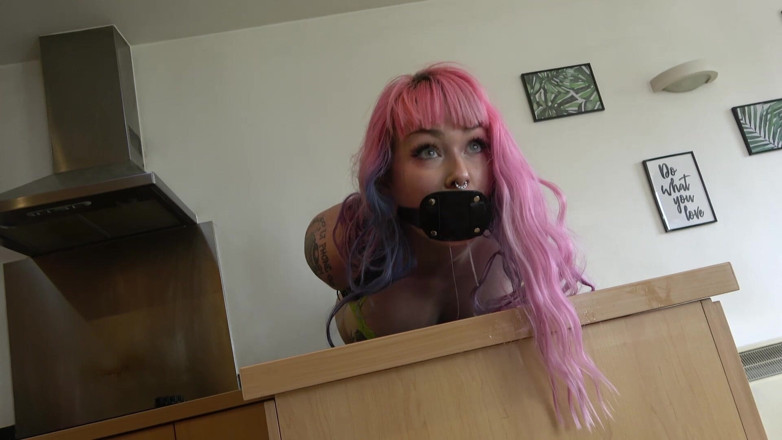 Latina Fetish: Il tormento da tavolo di Mimi: sfida per l'arrapante hogtie...