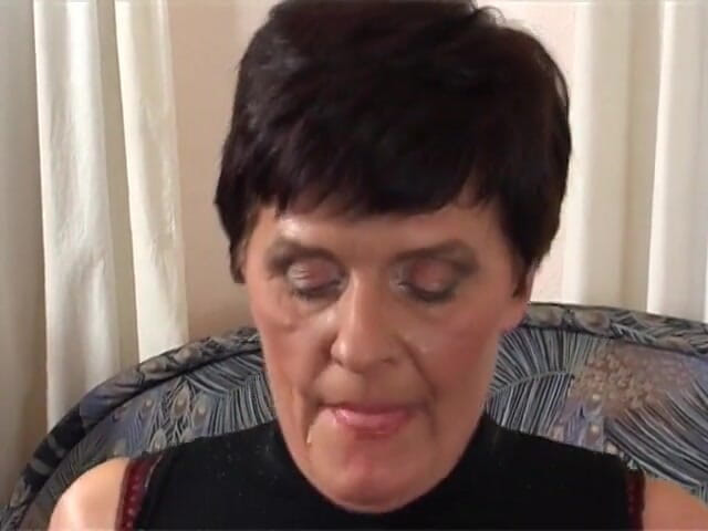 Meet my Pussy: Short haired gilf deepthroats hard cock in bed