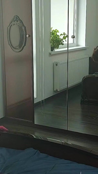 Tôi thủ dâm vào chính mình trong gương và xuất tinh