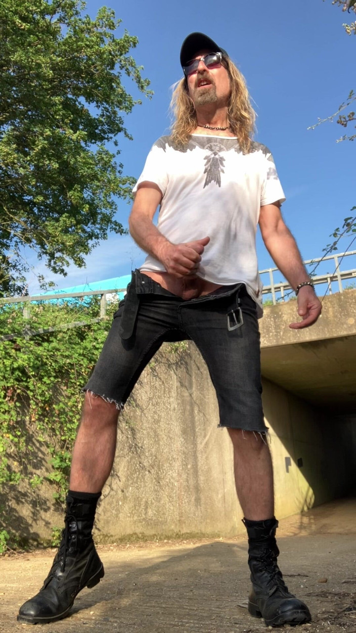 Longhairdude: Longhairdude se fute și ejaculează la pasajul subteran
