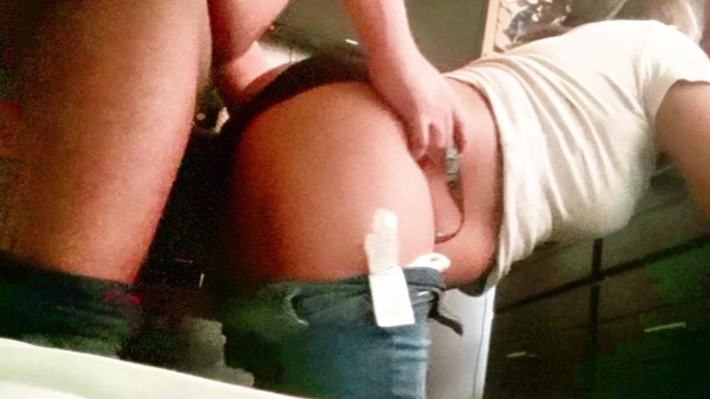 BigassMILF40: इसे जोर से दो, यही मेरी बड़ी गांड वाली सौतेली बहन मुझे बताती है जब मैं उसे चोदता हूं।