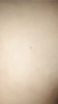 Těsná kundička se protáhne obrovskými novými hračkami