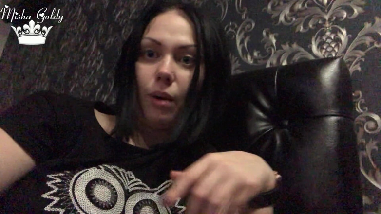 Goddess Misha Goldy: Запираю девственниц-извращенца