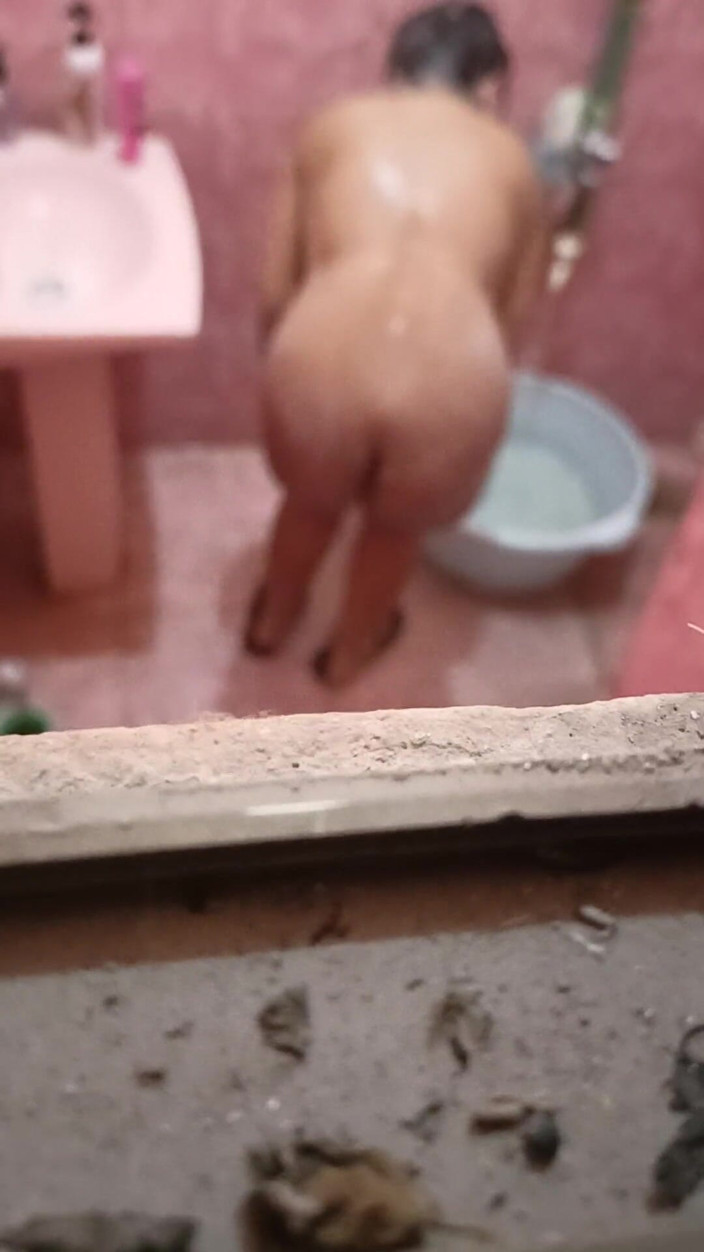 Faryal: Zrobiłem wideo z Bhabhi biorąc kąpiel