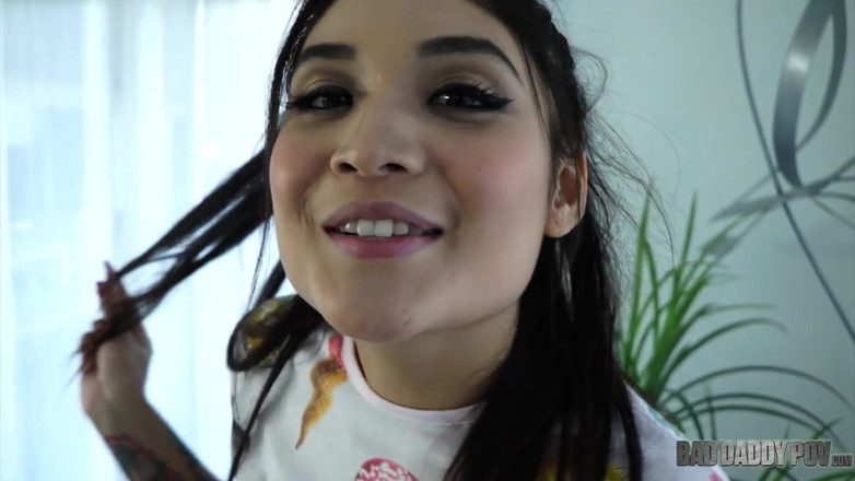 BadStepFamilyPov: Tetovaná Brenna Sparks je postříkaná na břicho od nevlastního otce