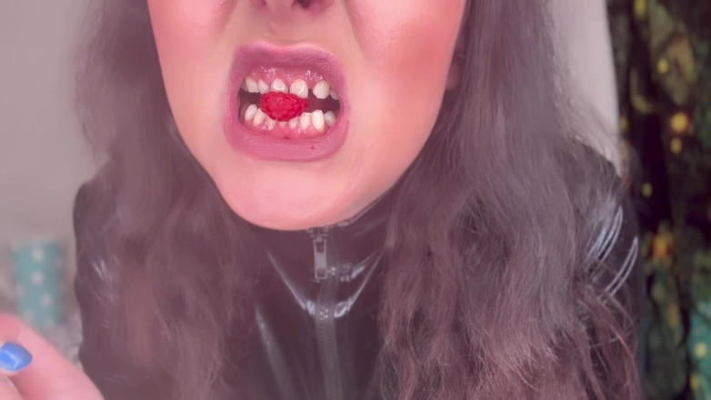 MissFFW: Slečna Ffw Asmr jí maliny