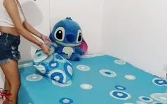 Eu seduzo minha meia-irmã enquanto ela arruma seu quarto