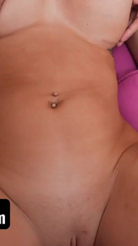 Prsaté Latinoameričanky s propíchnutými bradavkami Queenie Sateen & Lexi Victoria Roztleskává nadržený hřebec - Udělal jsem porno