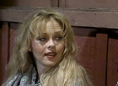 Lesbo Tube: Chlupatá kunda sexy brunetky byla olízaná a vyprstěná