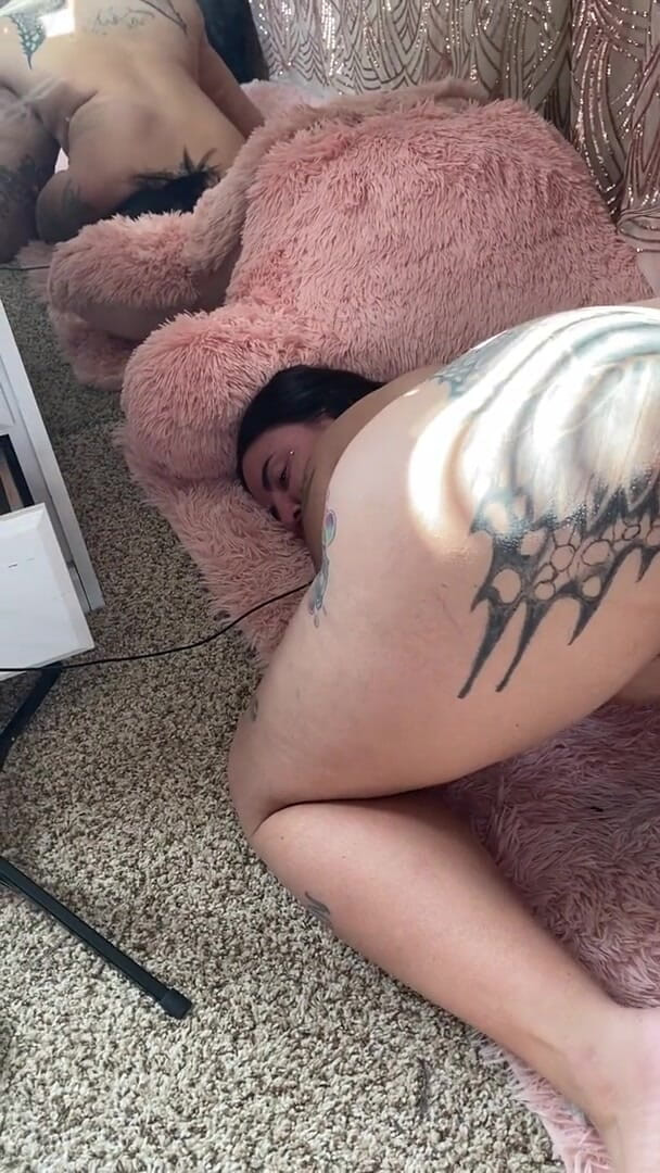 MzKiTTy91: Pawg scopata a pecorina da una macchina da scopata con...