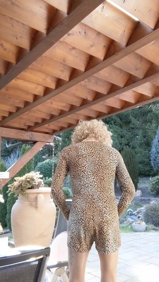 Josefine: Leopard venku