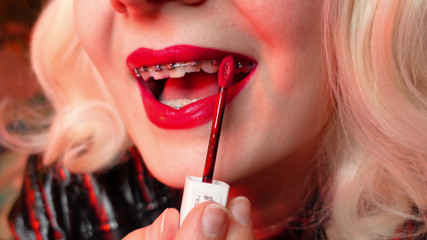 Arya Grander: Asmr-video: hete lippenstift in proces Arya Grander