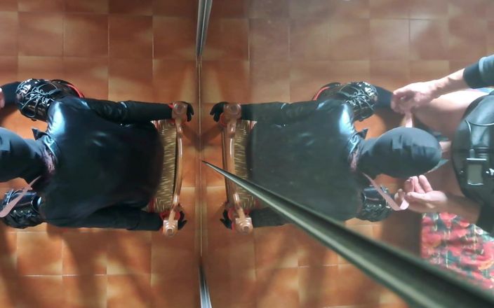 LauraOnHeels: Orta yaşlı seksi kadın sandalyede, gırtlağına kadar sikiliyor ve gırtlağına...
