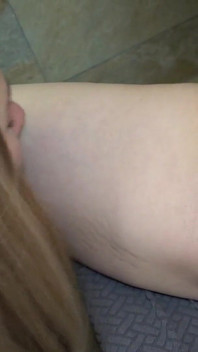 Tettona milf lesbiche orgasmo in bagno