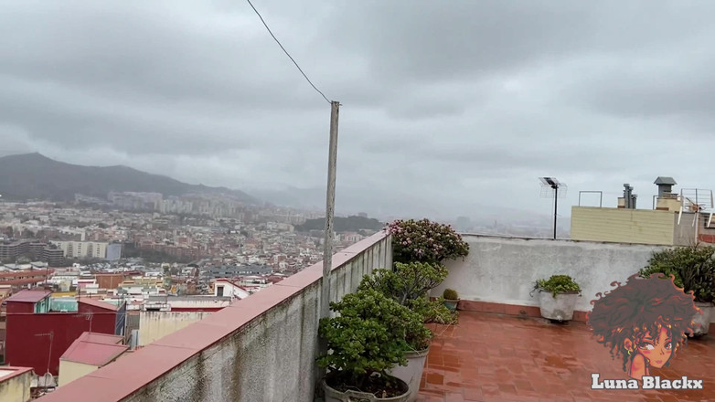 LunaBlackx: Vado Sul Tetto Con La Mia Vicina E Finiamo per...