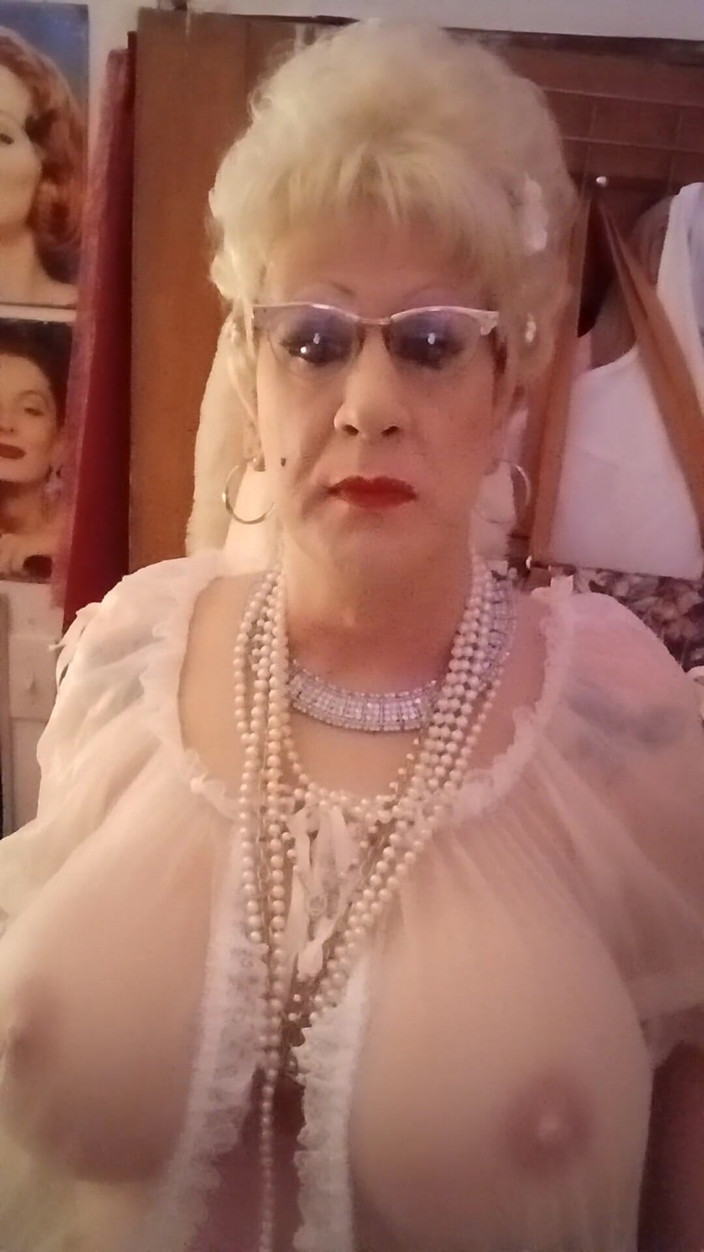 Mshollbrook: Warme Nächte in dessous