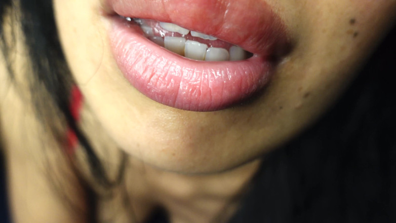 Asmr_mouth: dekho yah Mic mujhe kya karti hai