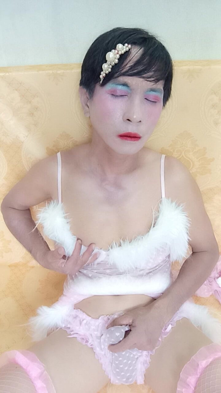 nguyen dang thien tri: Oanh Le - verkleed als een sexy pornoprinses -selfie ejaculeert en kreunt...