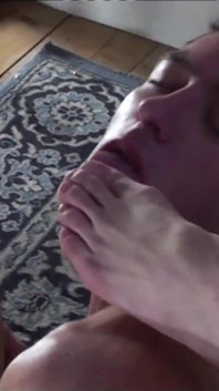 Exclusive video Bareback: Threesome with anal fuck together with foot loving guys